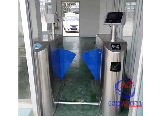 Αυτόματη υψηλή ταχύτητα Rfid περιστροφικών πυλών εμποδίων χτυπημάτων ανοξείδωτου με τους αναγνώστες δακτυλικών αποτυπωμάτων